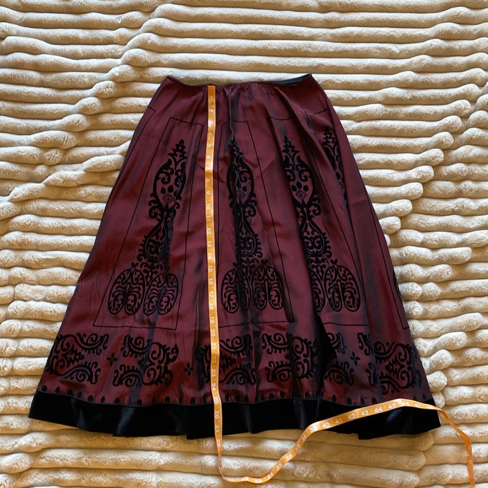 Dress barn, burgundy, satin velvet design, a skirt, size 4